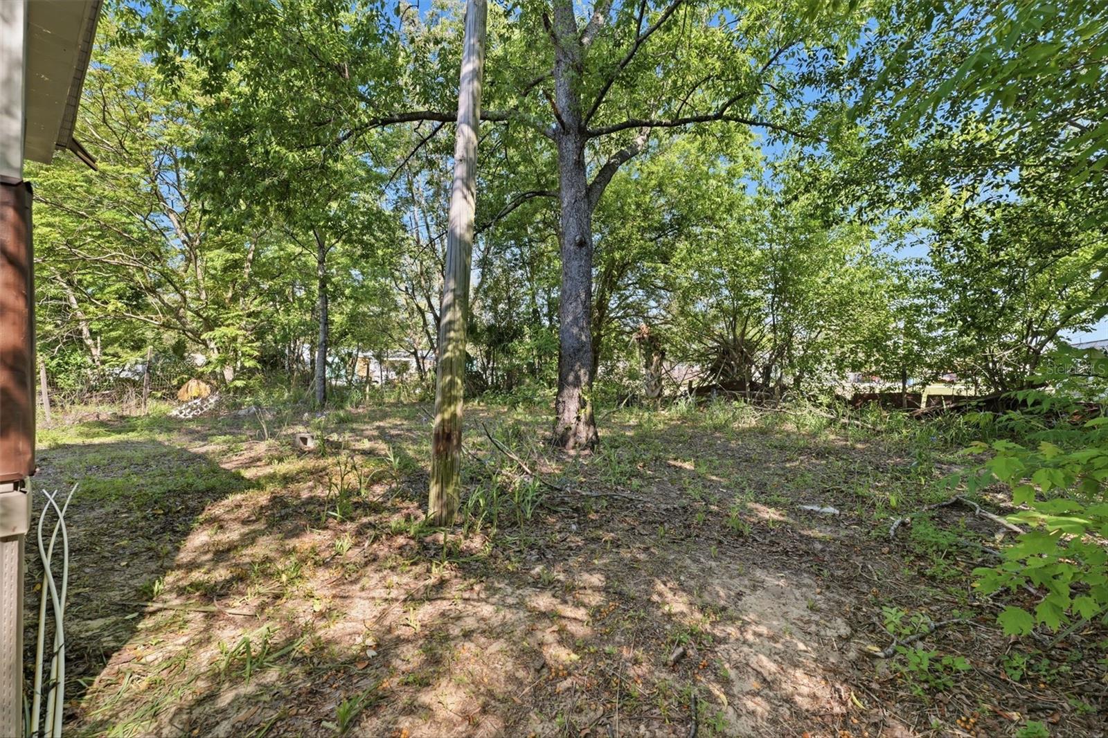 Listing photo id 15 for 16111 Sarasota Street