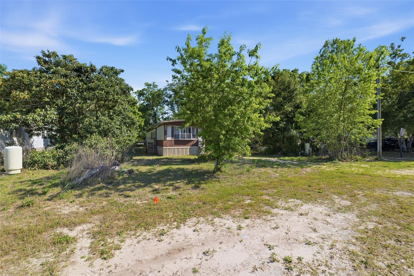 Listing photo id 17 for 16111 Sarasota Street