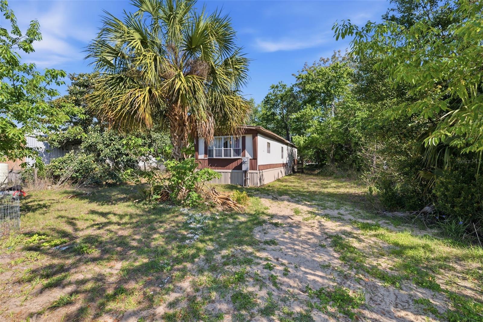 Listing photo id 0 for 16111 Sarasota Street