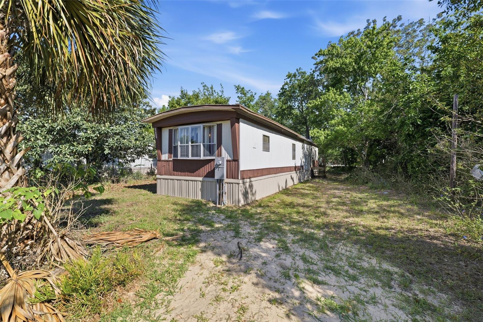 Listing photo id 18 for 16111 Sarasota Street