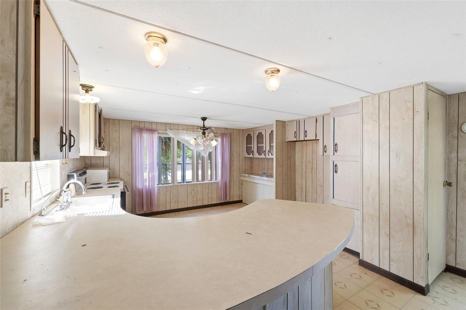 Listing photo id 20 for 16111 Sarasota Street