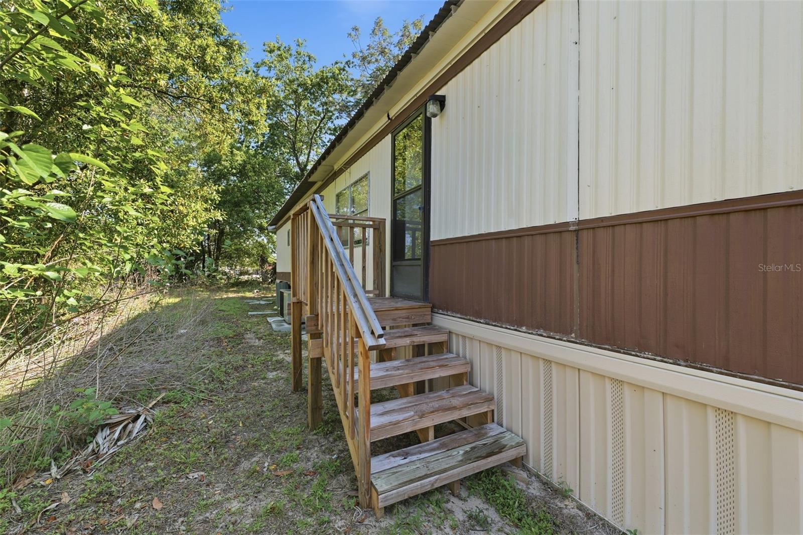 Listing photo id 1 for 16111 Sarasota Street