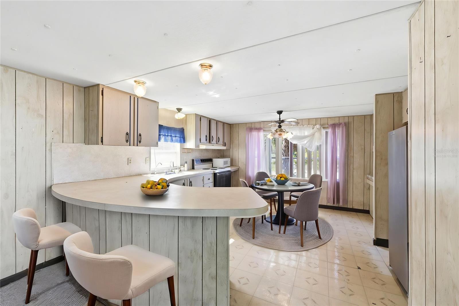 Listing photo id 5 for 16111 Sarasota Street