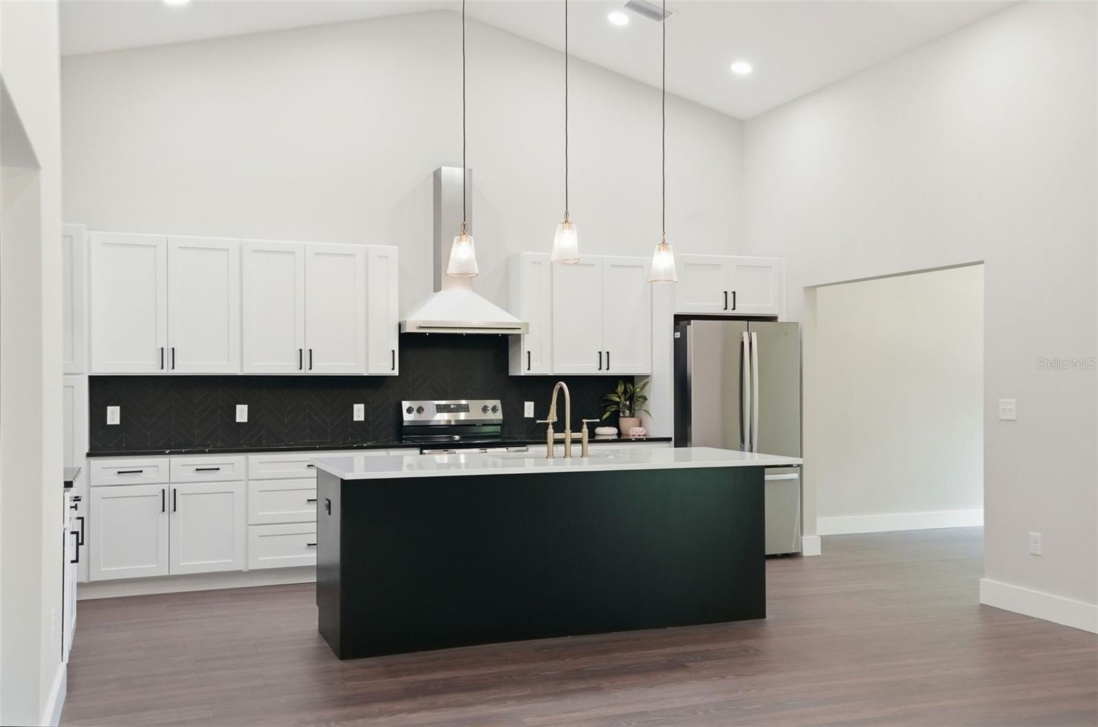 Image 21 of 70 For 34121 August Avenue