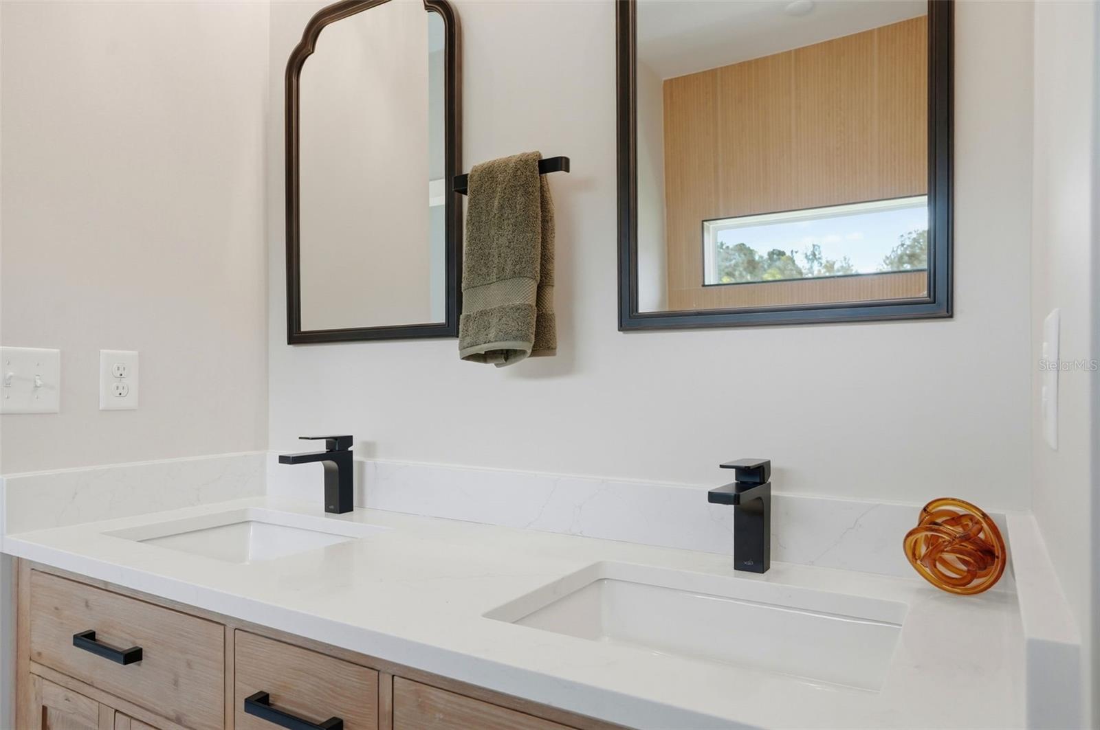 Image 32 of 70 For 34121 August Avenue