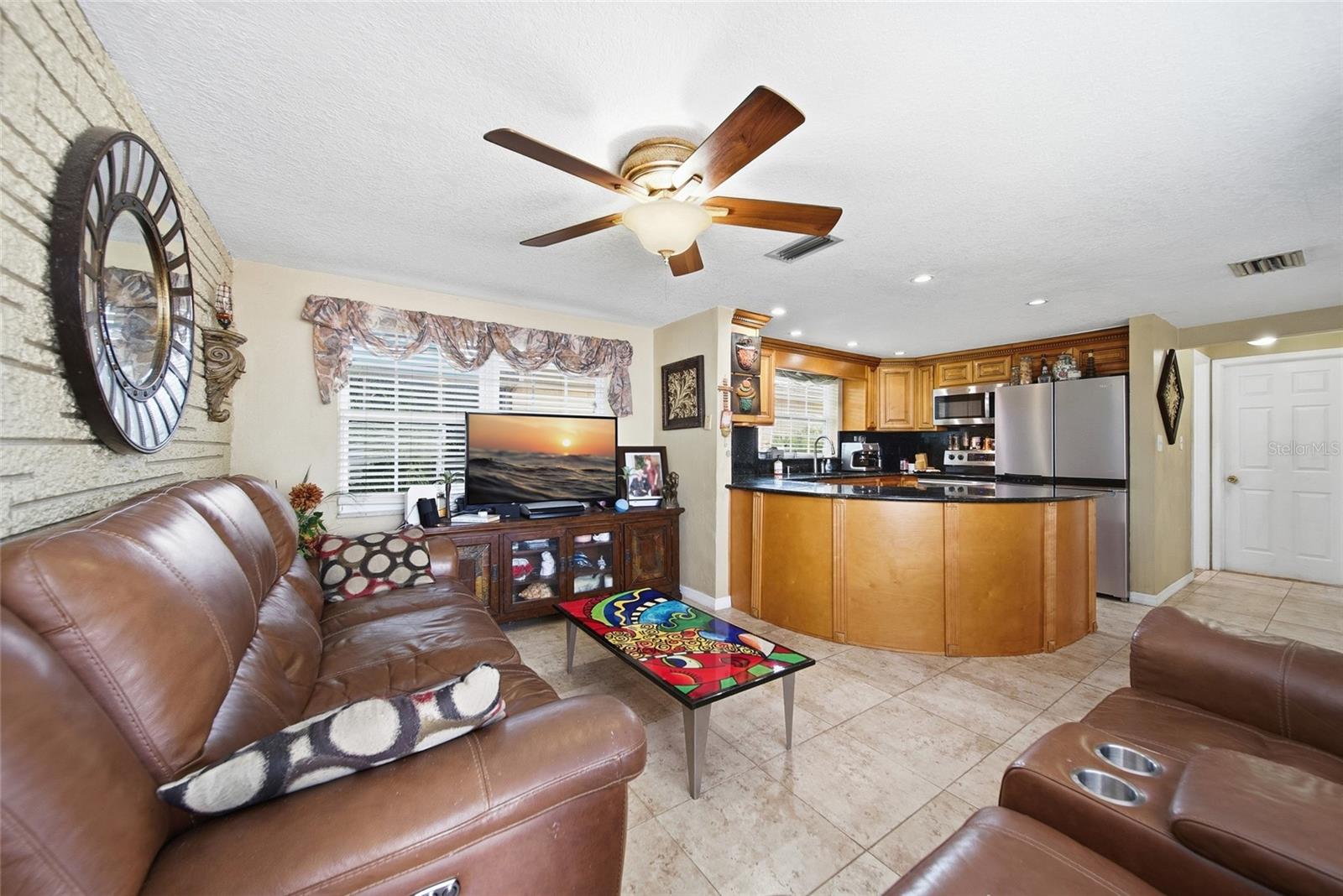 Listing photo id 12 for 7140 Rockwood Drive