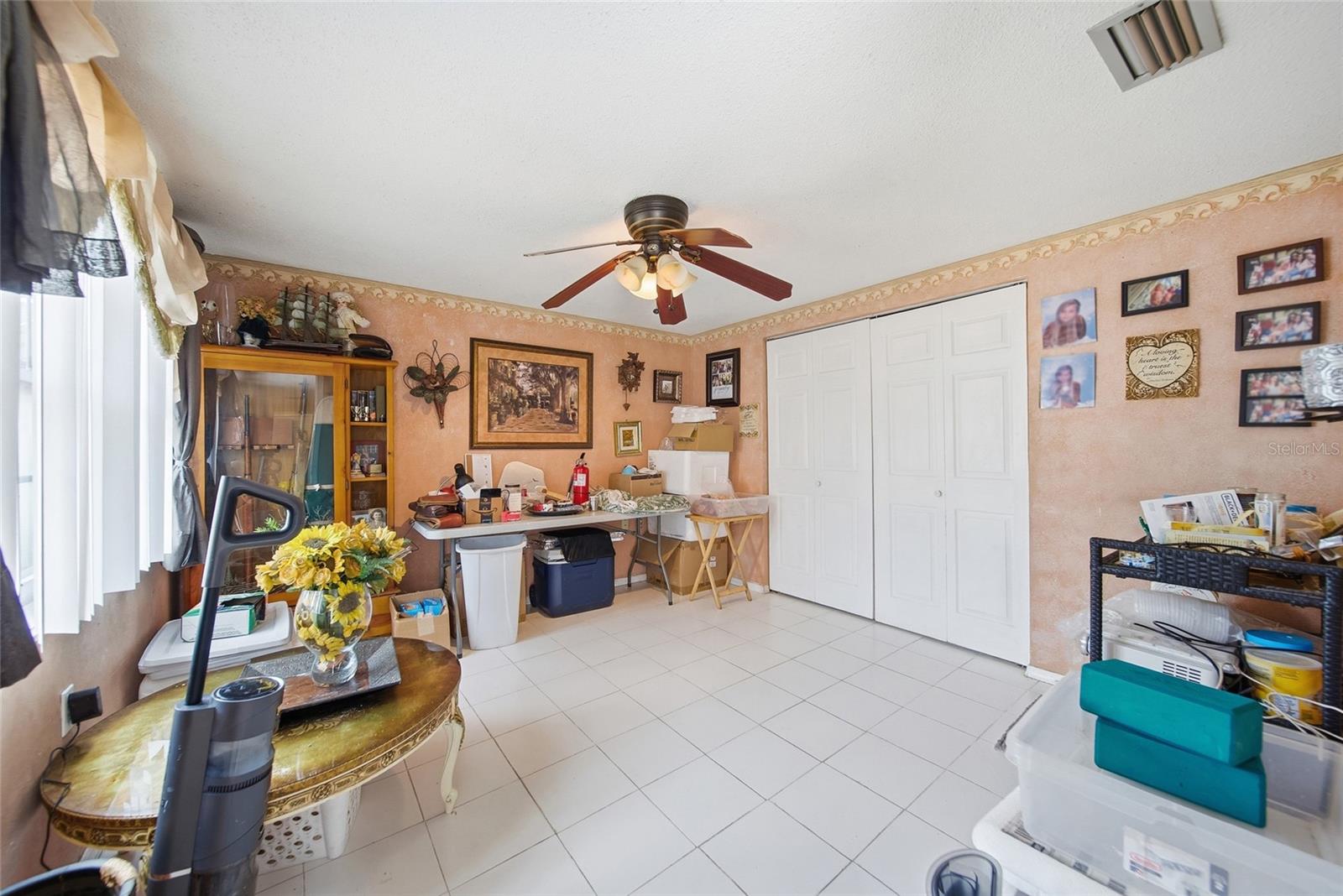 Listing photo id 13 for 7140 Rockwood Drive