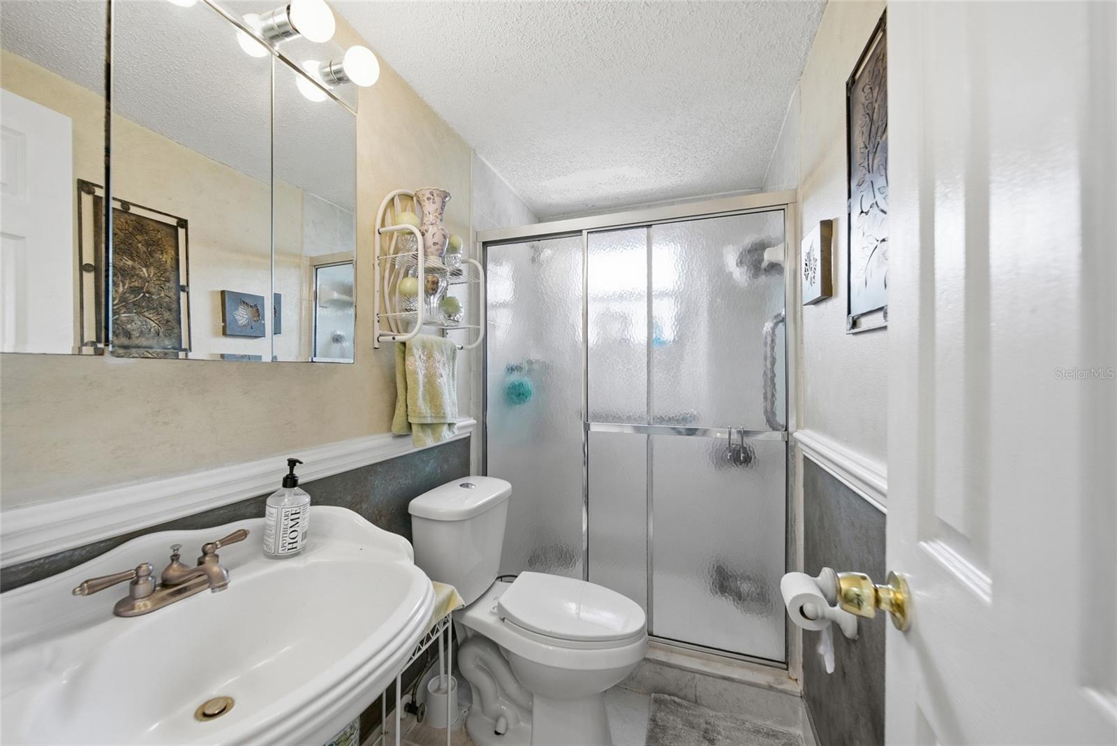 Listing photo id 14 for 7140 Rockwood Drive