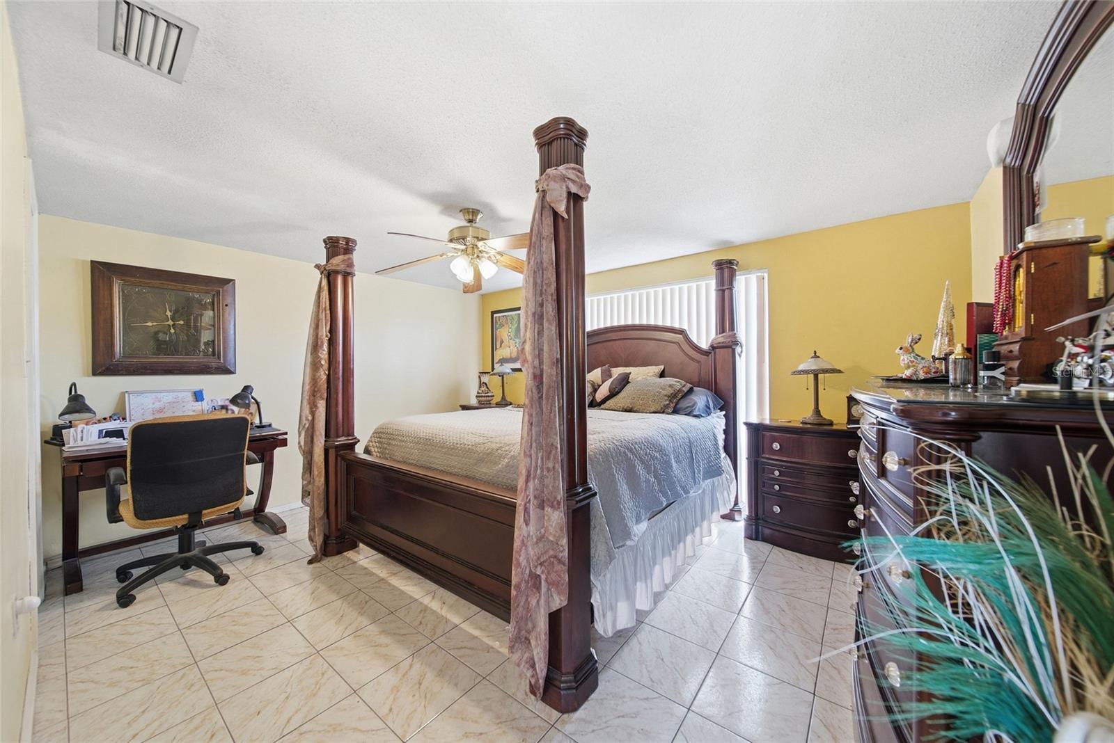 Listing photo id 15 for 7140 Rockwood Drive