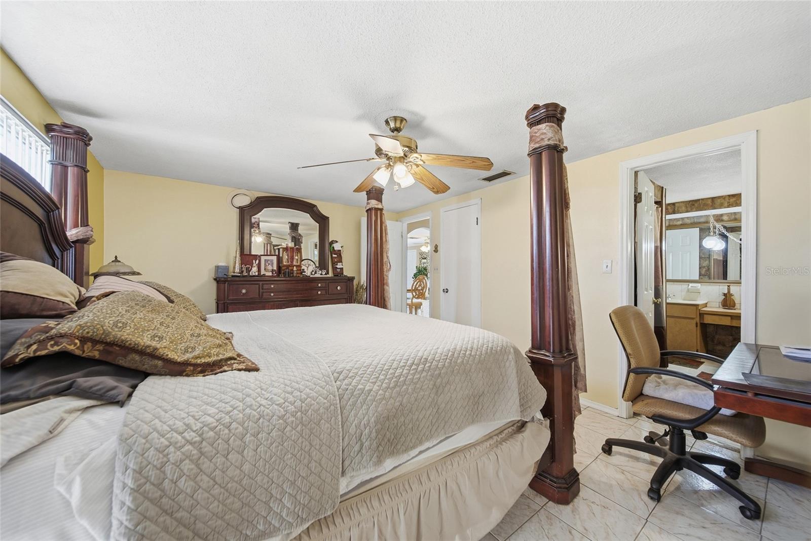 Listing photo id 16 for 7140 Rockwood Drive