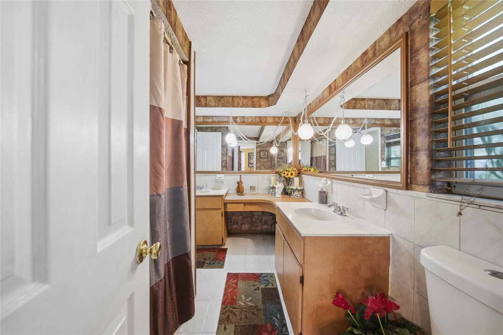 Listing photo id 17 for 7140 Rockwood Drive