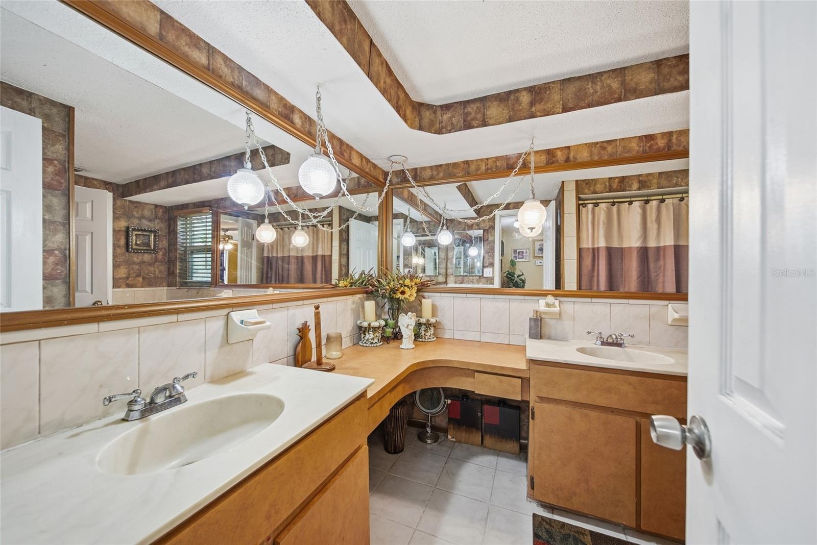 Listing photo id 18 for 7140 Rockwood Drive