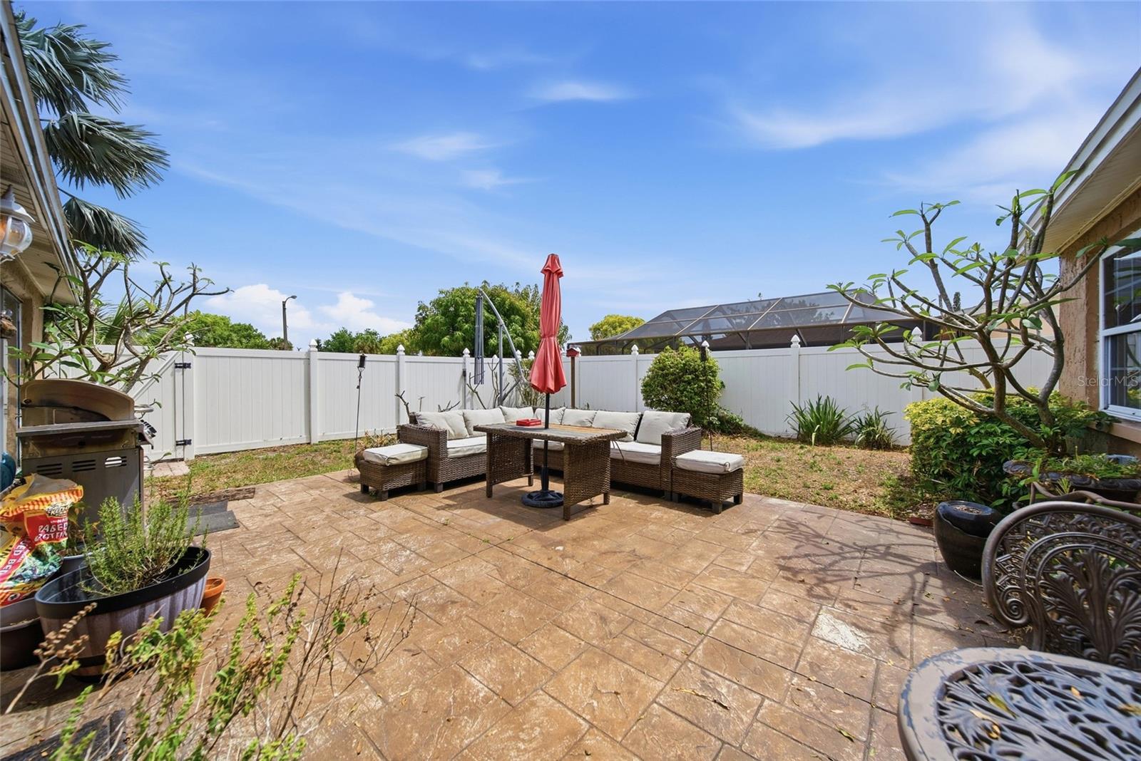 Listing photo id 22 for 7140 Rockwood Drive