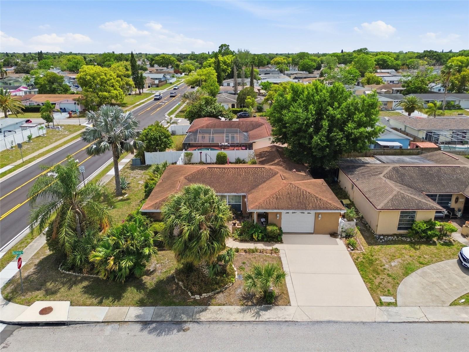 Listing photo id 25 for 7140 Rockwood Drive