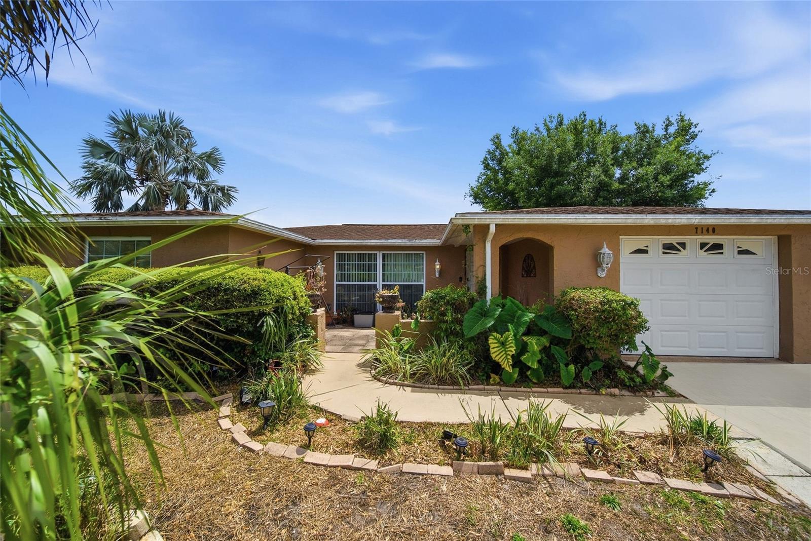 Listing photo id 1 for 7140 Rockwood Drive