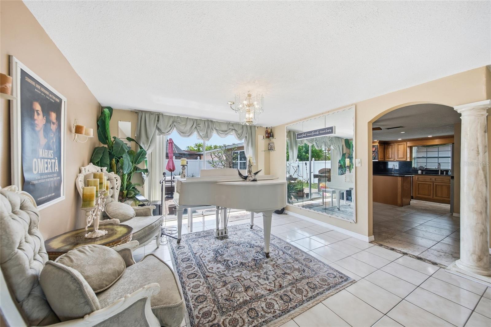 Listing photo id 4 for 7140 Rockwood Drive