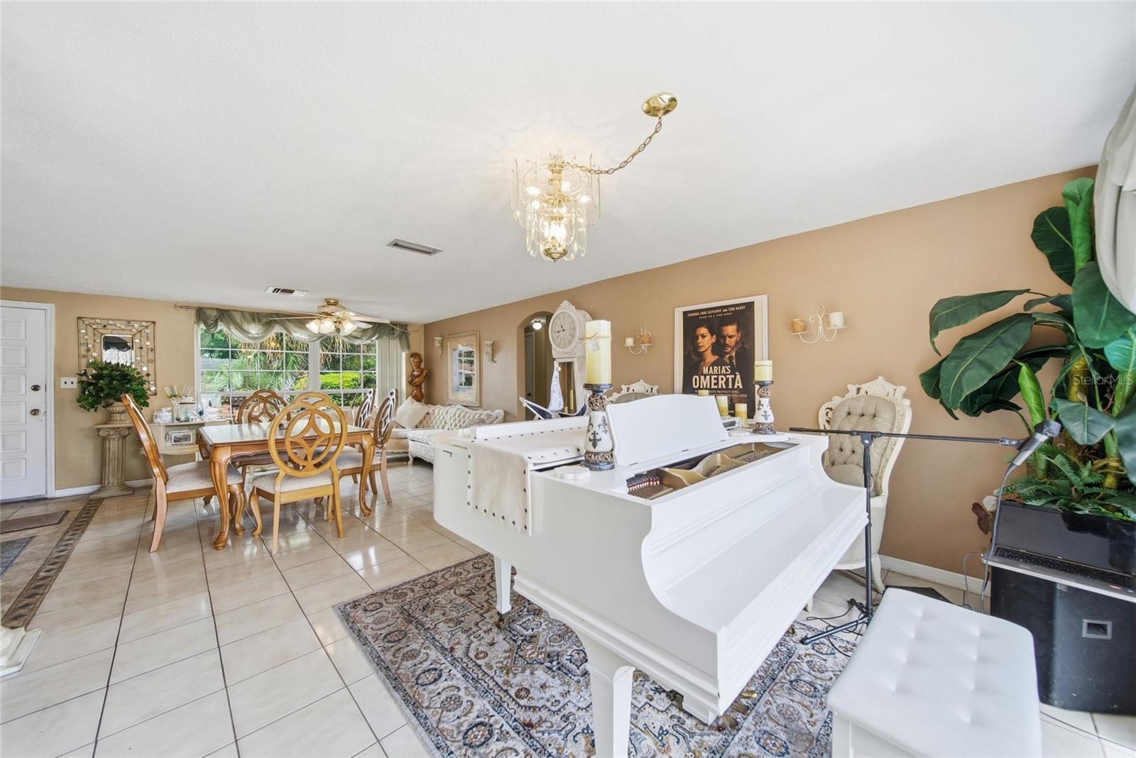 Listing photo id 5 for 7140 Rockwood Drive