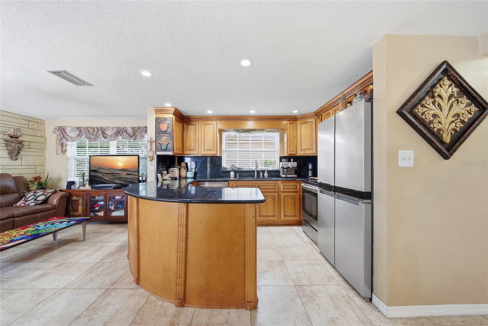 Listing photo id 7 for 7140 Rockwood Drive