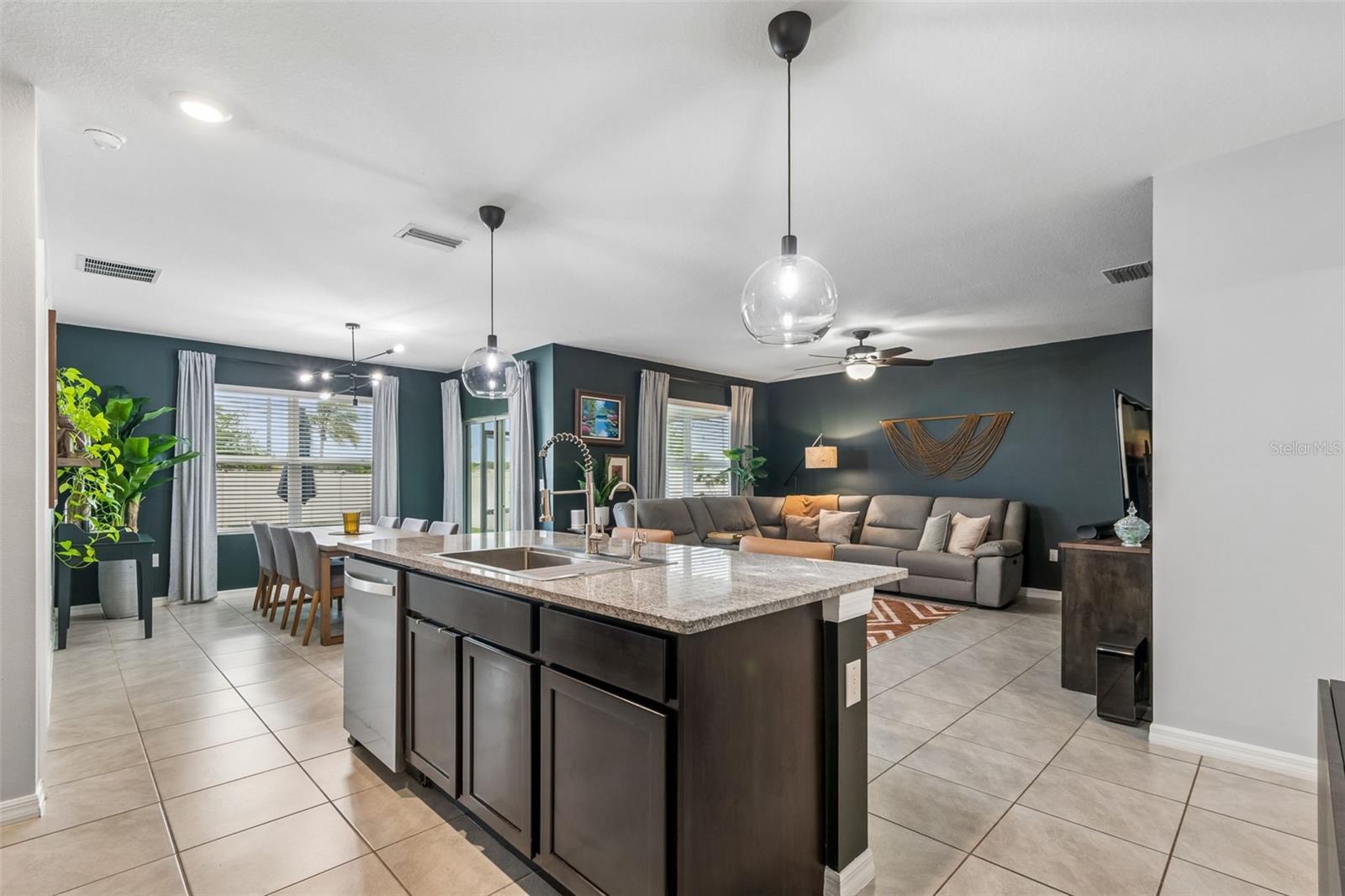 Image 7 of 41 For 3012 Pink Peacock Lane