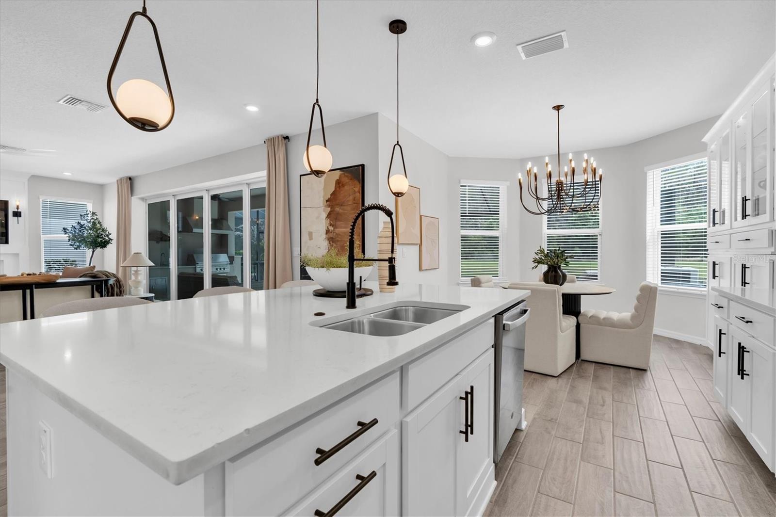 Listing photo id 13 for 2832 Lilla Trail