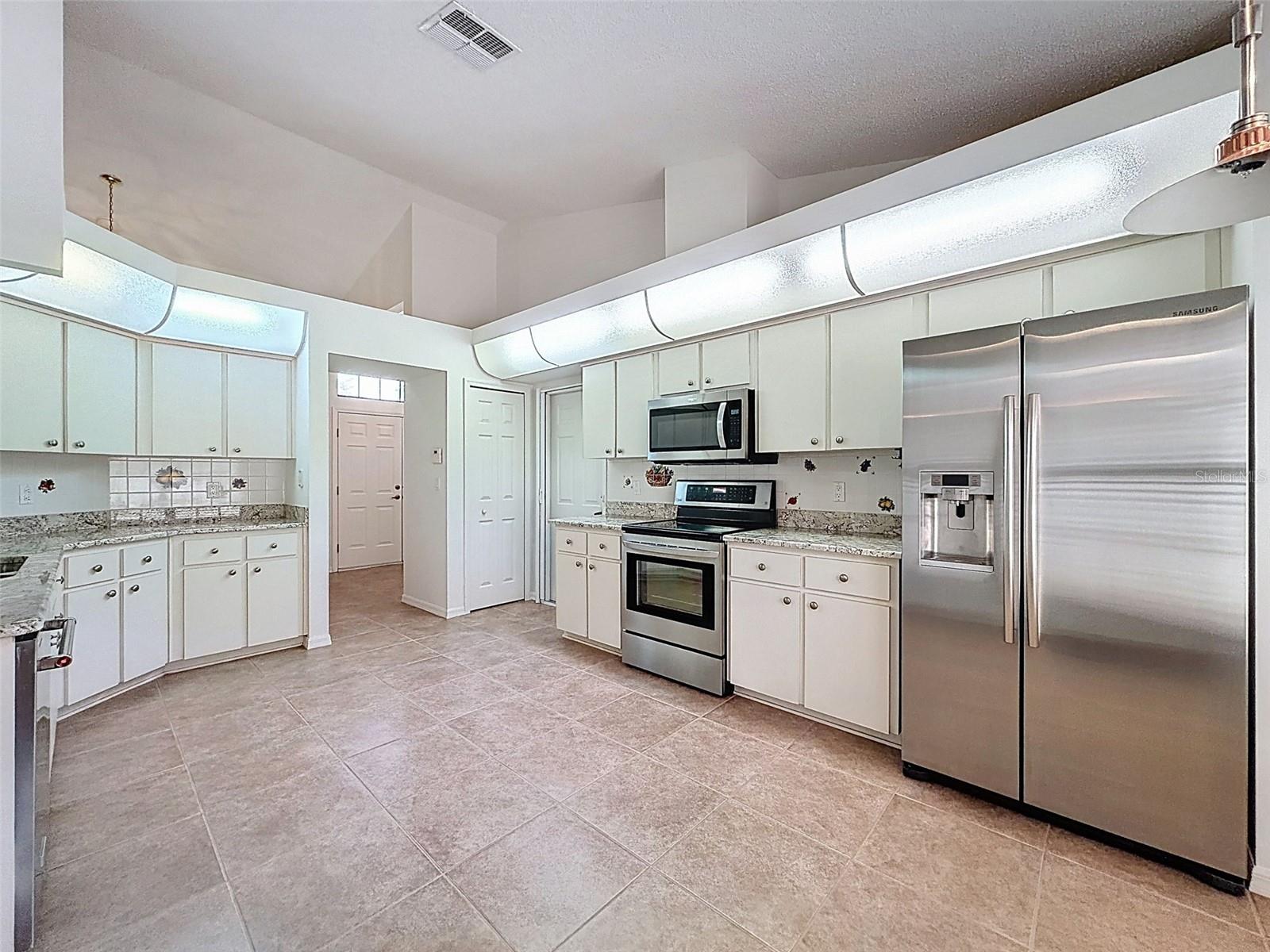 Image 14 of 39 For 13646 Schlee Court