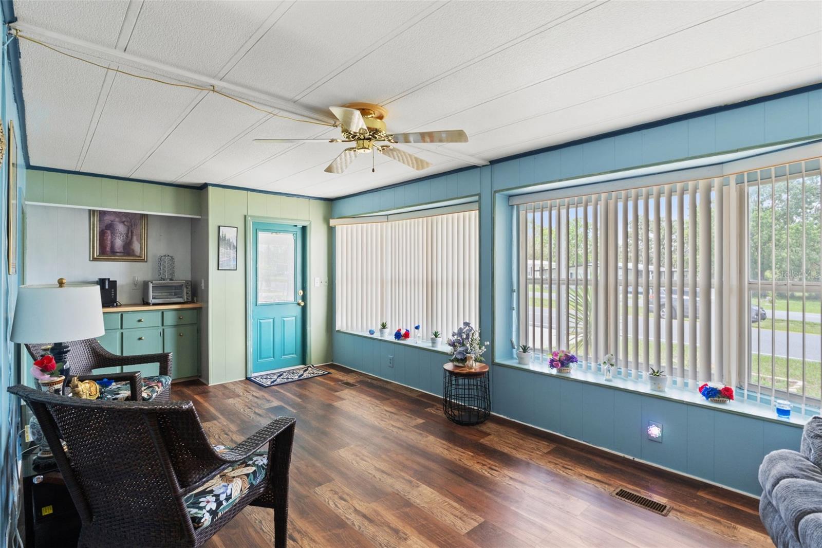 Image 6 of 23 For 8427 Highpoint Boulevard