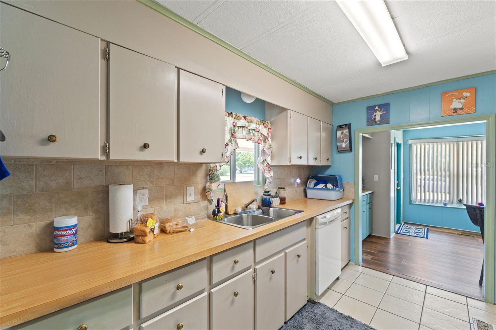 Image 8 of 23 For 8427 Highpoint Boulevard