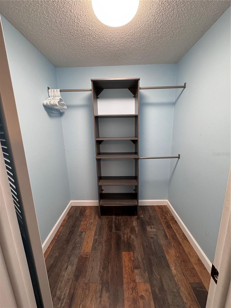 Image 10 of 31 For 511 Longfellow Court B