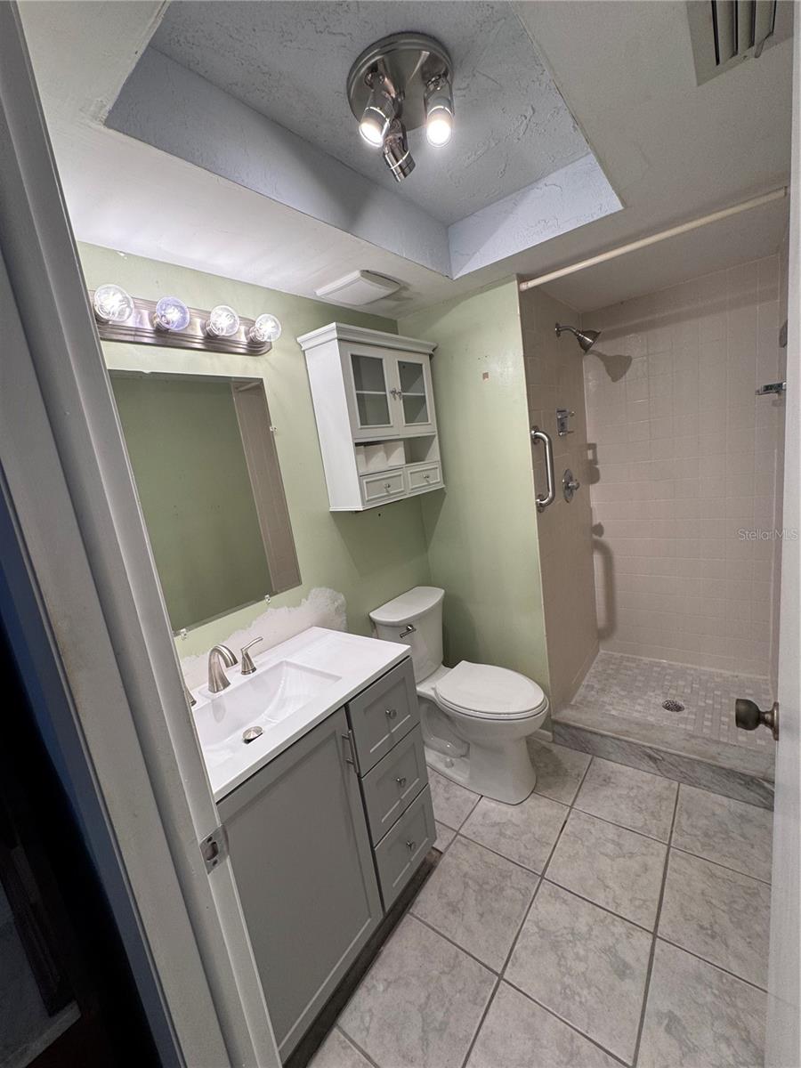 Image 12 of 31 For 511 Longfellow Court B