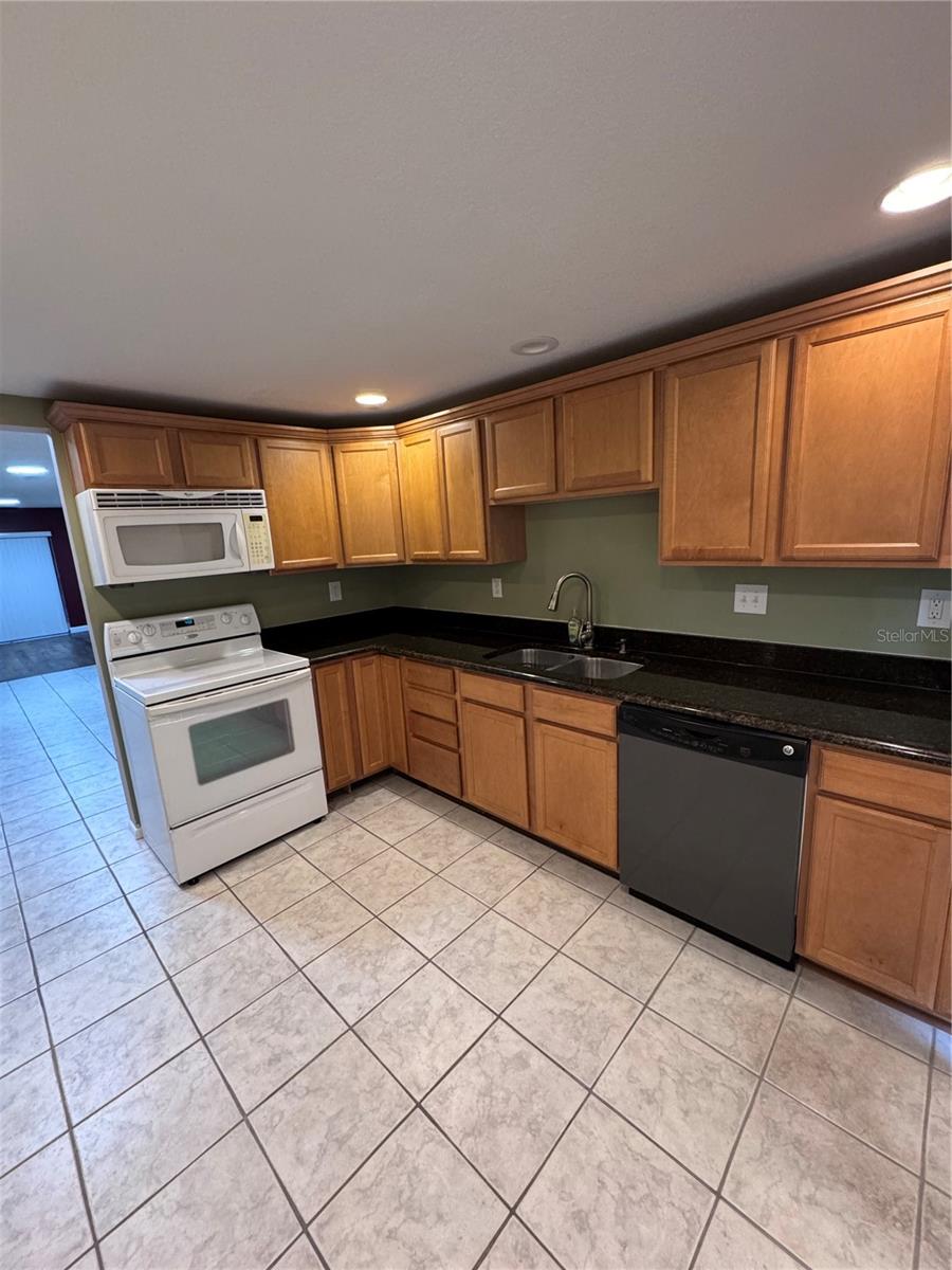 Image 14 of 31 For 511 Longfellow Court B