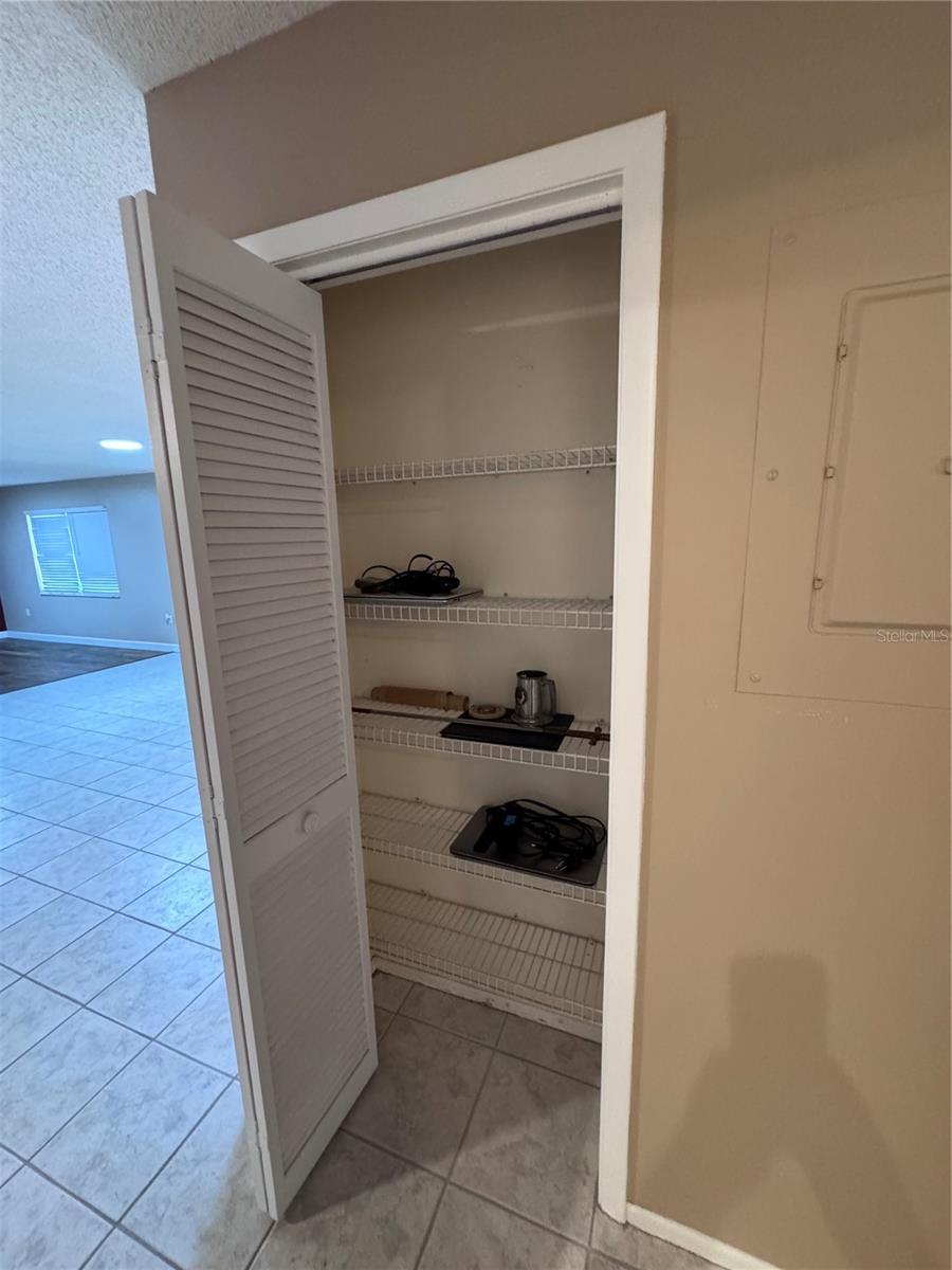 Image 24 of 31 For 511 Longfellow Court B