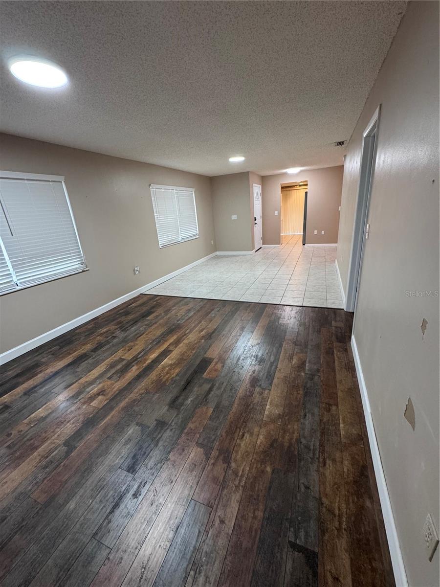 Image 4 of 31 For 511 Longfellow Court B