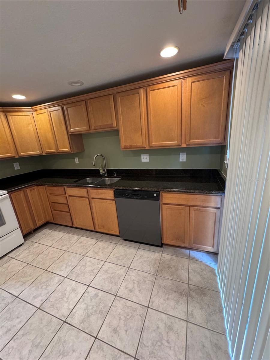 Image 6 of 31 For 511 Longfellow Court B