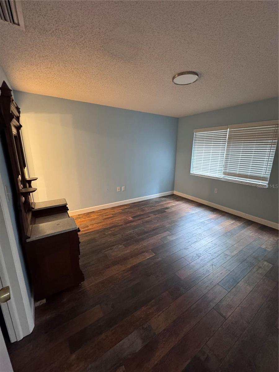 Image 8 of 31 For 511 Longfellow Court B