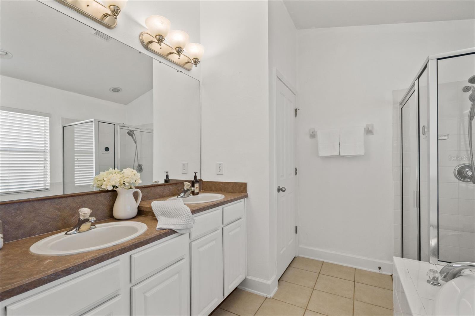 Image 21 of 46 For 9556 Southern Charm Circle