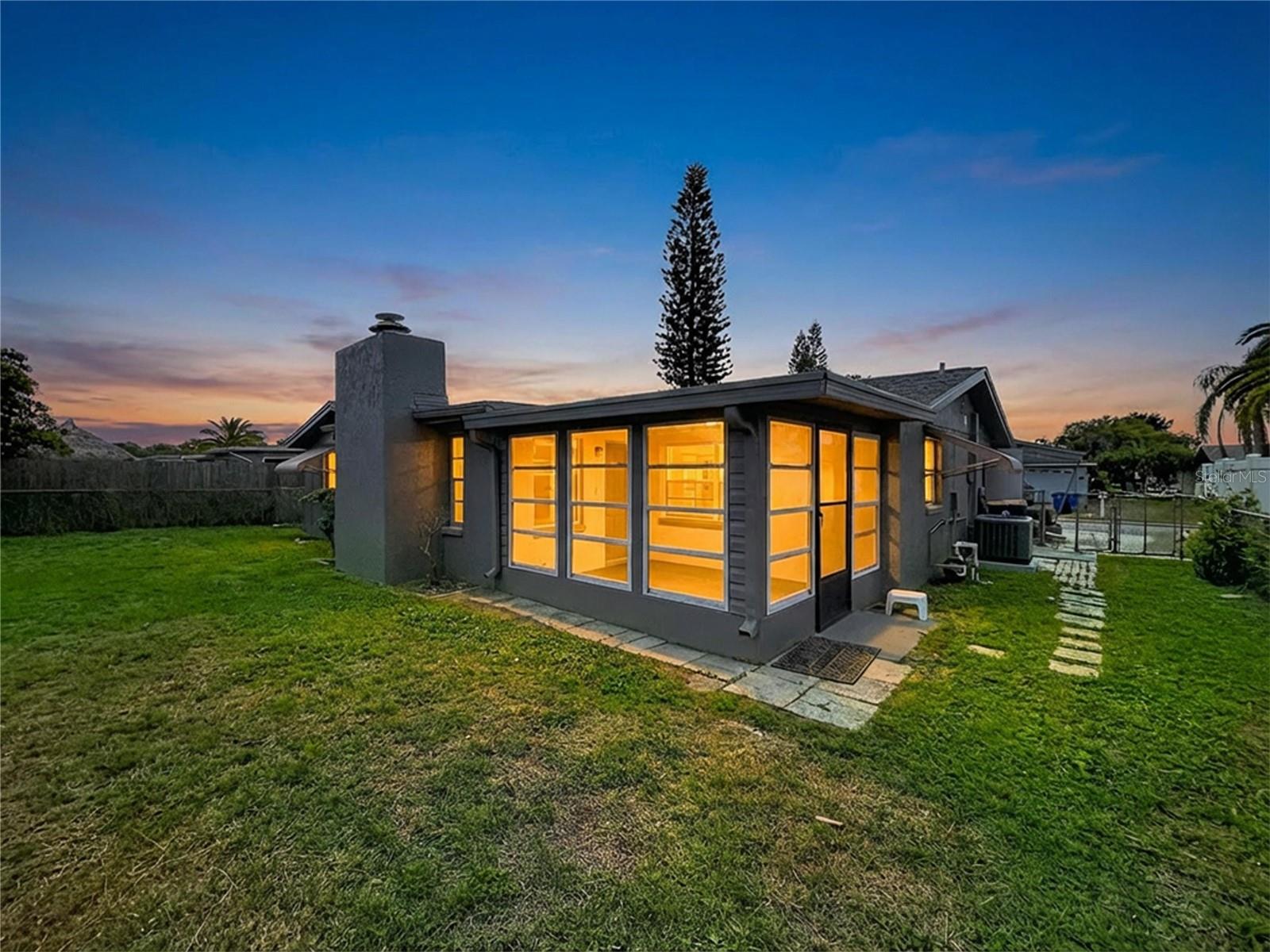 Image 4 of 44 For 3421 Supreme Drive