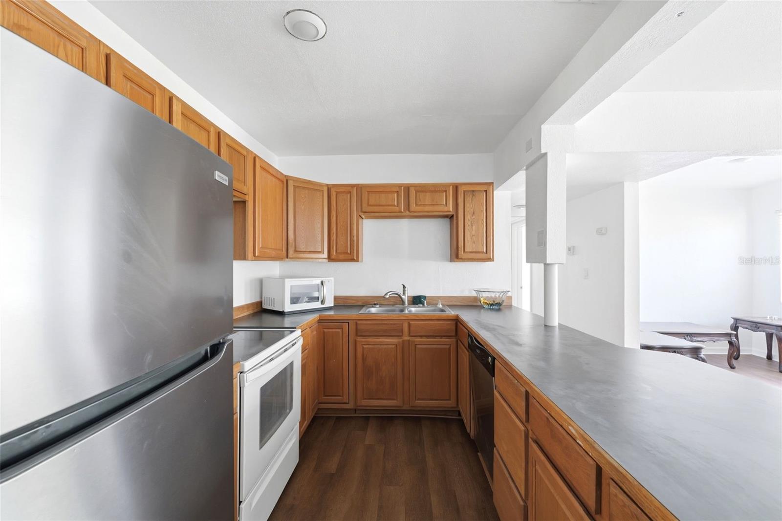 Image 6 of 49 For 27 Croom Road