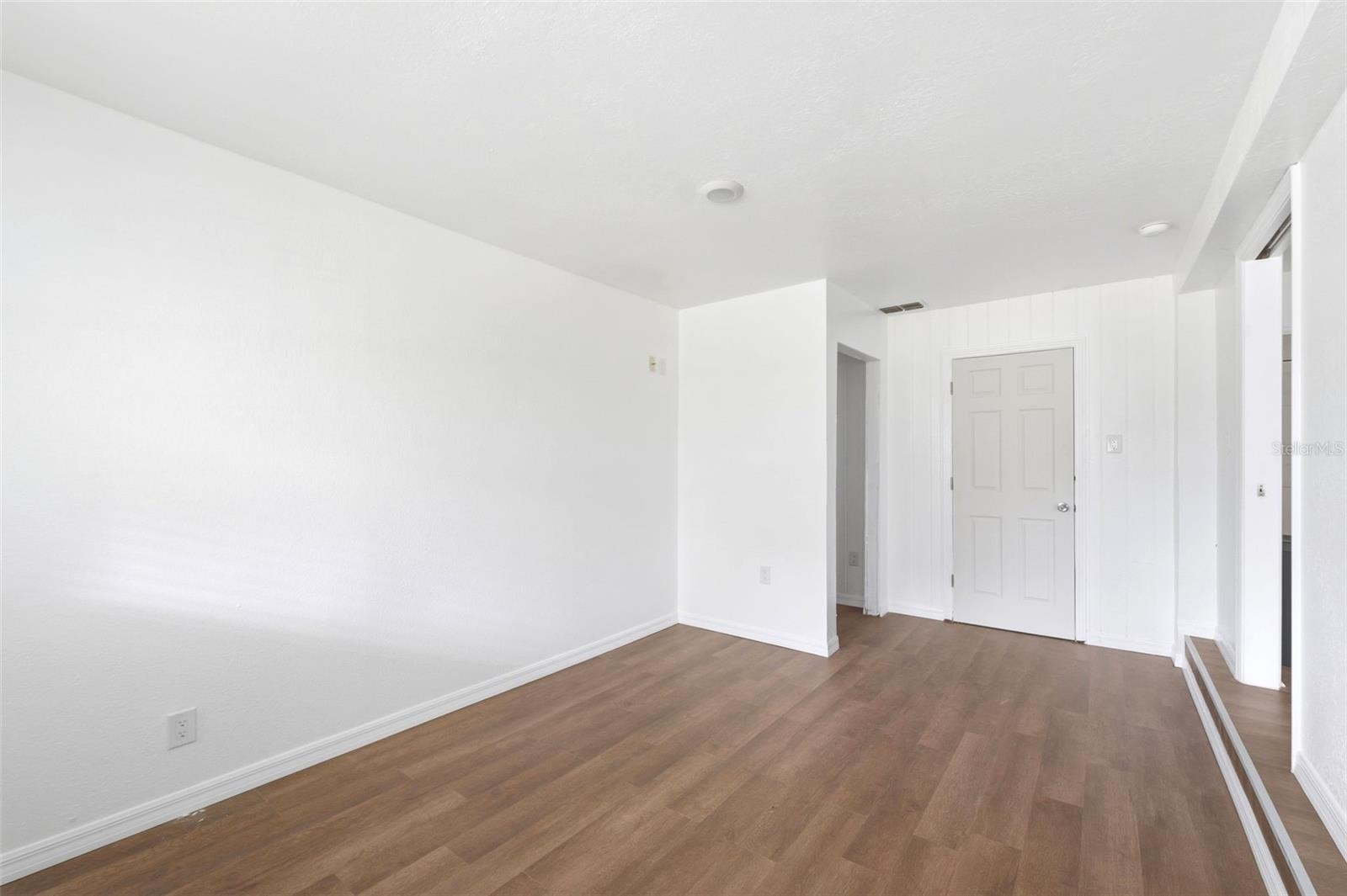 Image 9 of 49 For 27 Croom Road