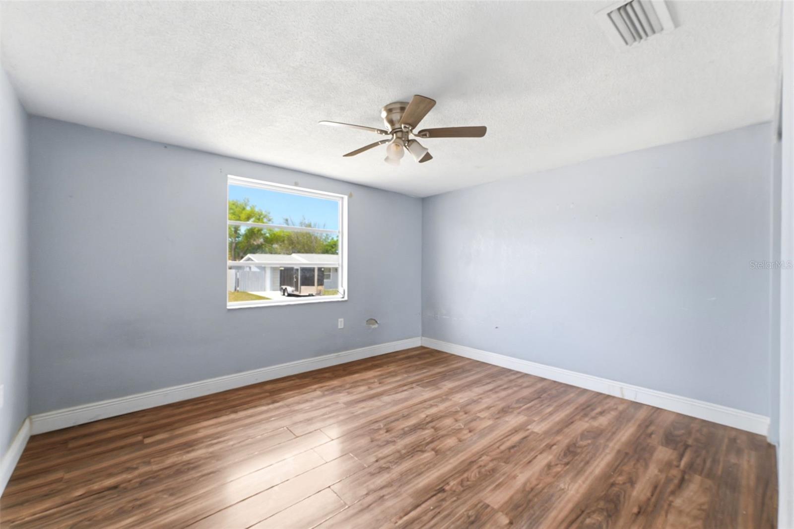 Image 21 of 38 For 9720 Rainbow Lane