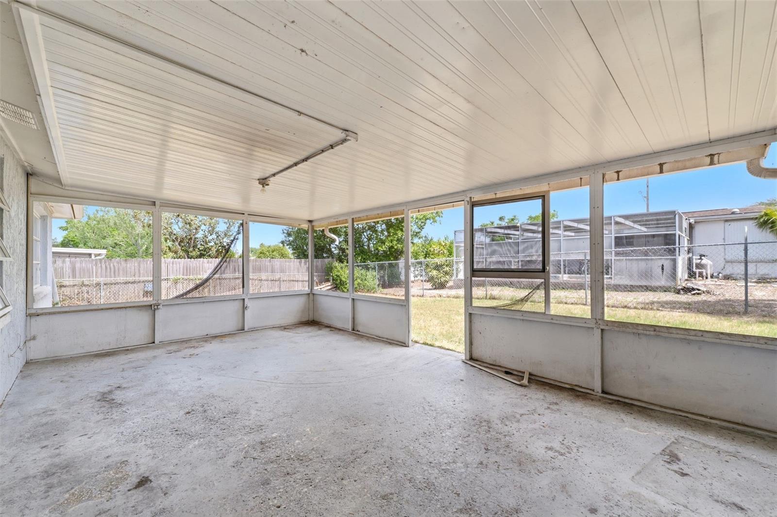 Image 25 of 38 For 9720 Rainbow Lane