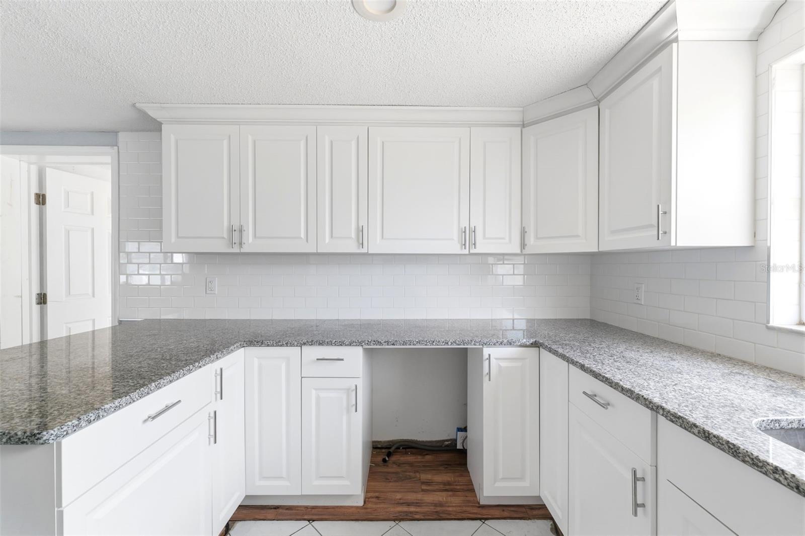 Image 8 of 38 For 9720 Rainbow Lane