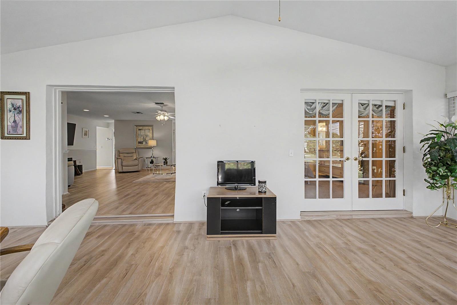 Image 32 of 54 For 6347 Darien Way