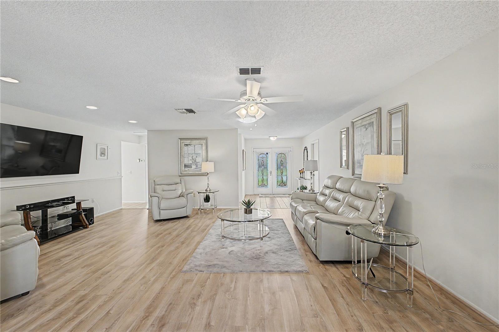 Image 9 of 54 For 6347 Darien Way