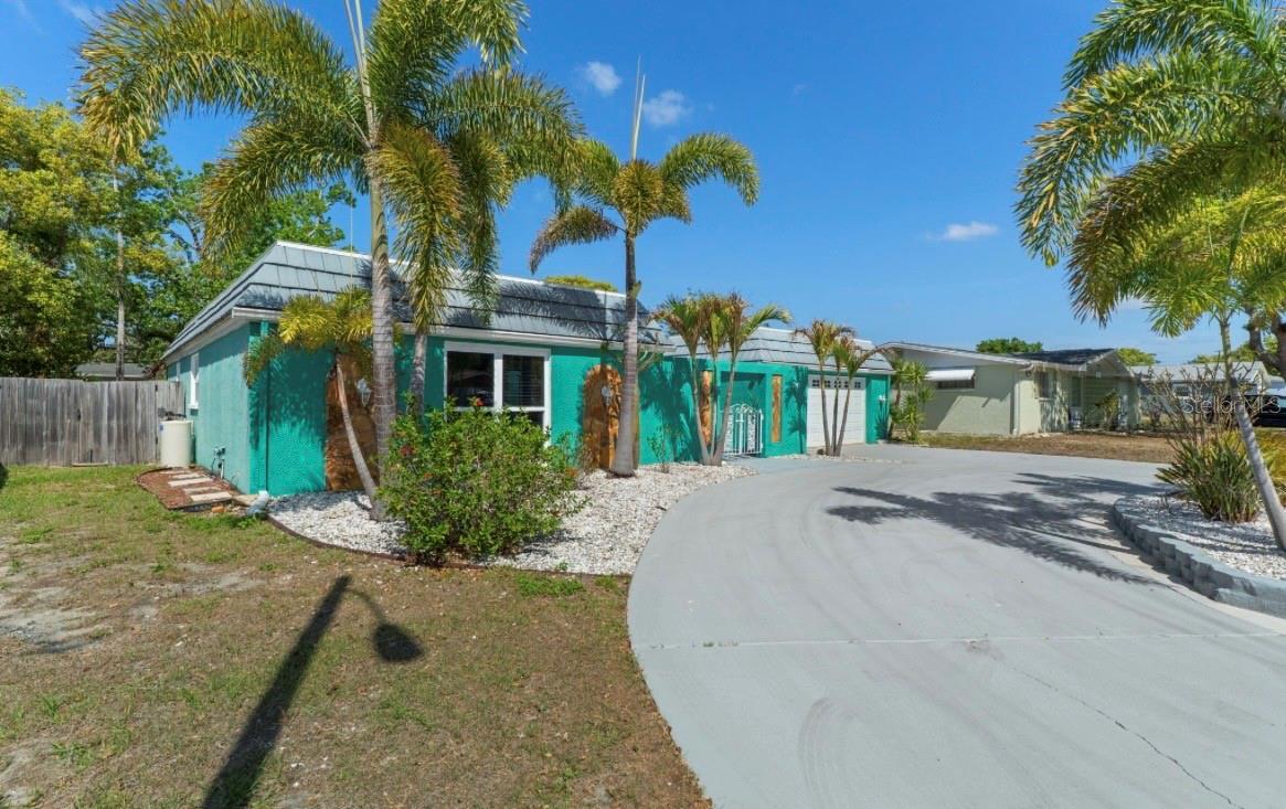 Image 4 of 66 For 3345 Blue Bird Drive