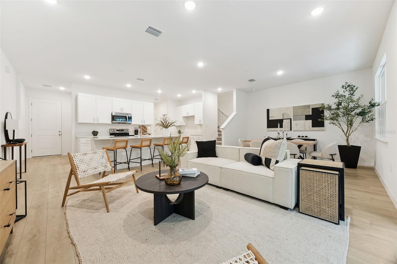 Image 4 of 41 For 5217 Luisa Court