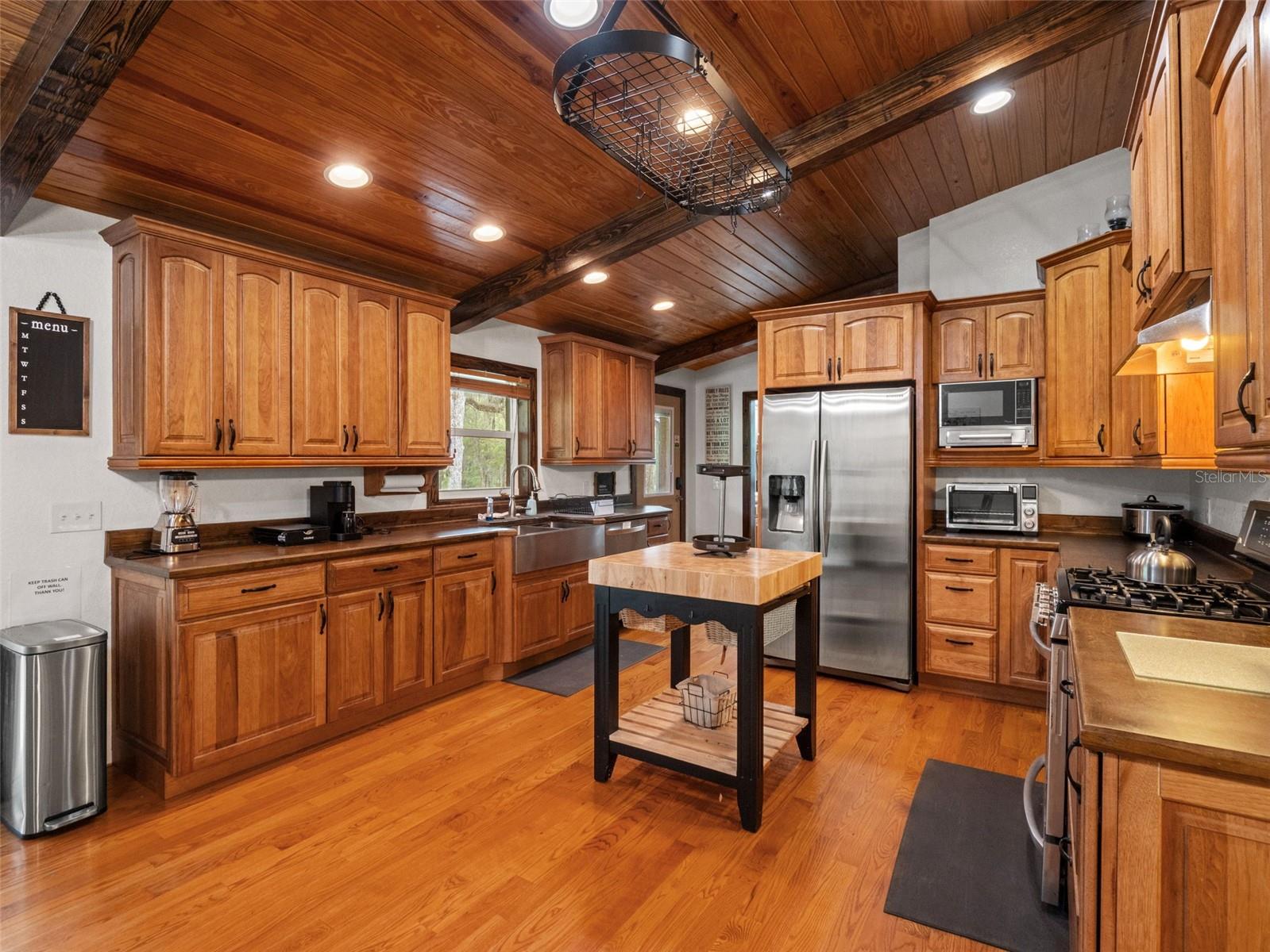 Listing photo id 9 for 22250 Hayman Road