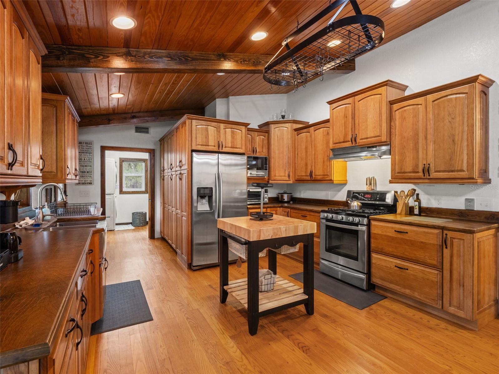 Listing photo id 10 for 22250 Hayman Road