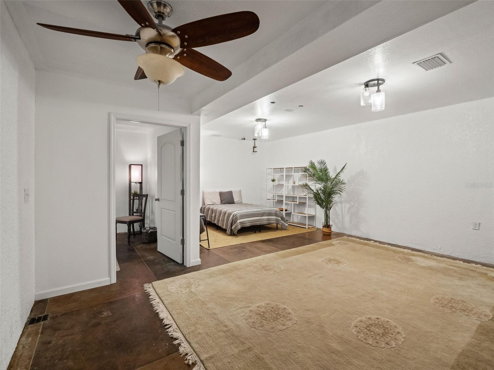 Listing photo id 17 for 22250 Hayman Road