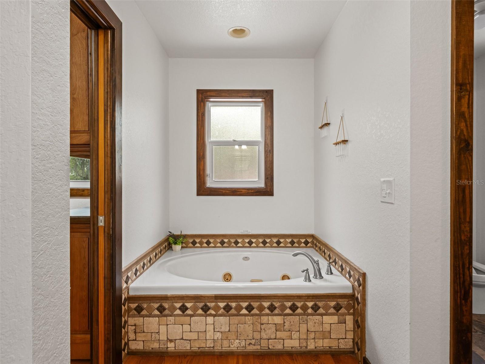 Listing photo id 22 for 22250 Hayman Road