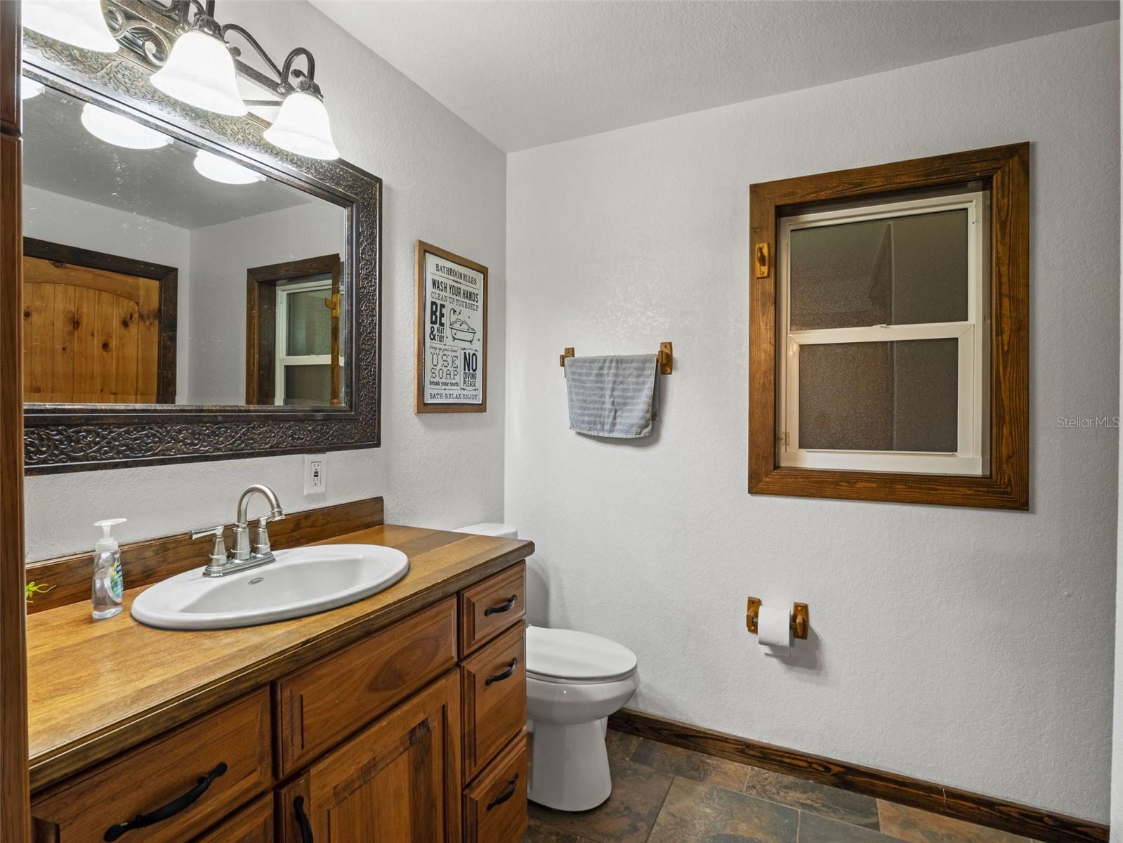 Listing photo id 25 for 22250 Hayman Road